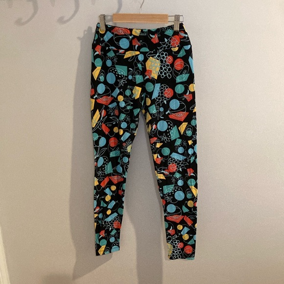 2/$15 🖤🍓 LuLaRoe leggings 🖤🍓 OS - Picture 1 of 6